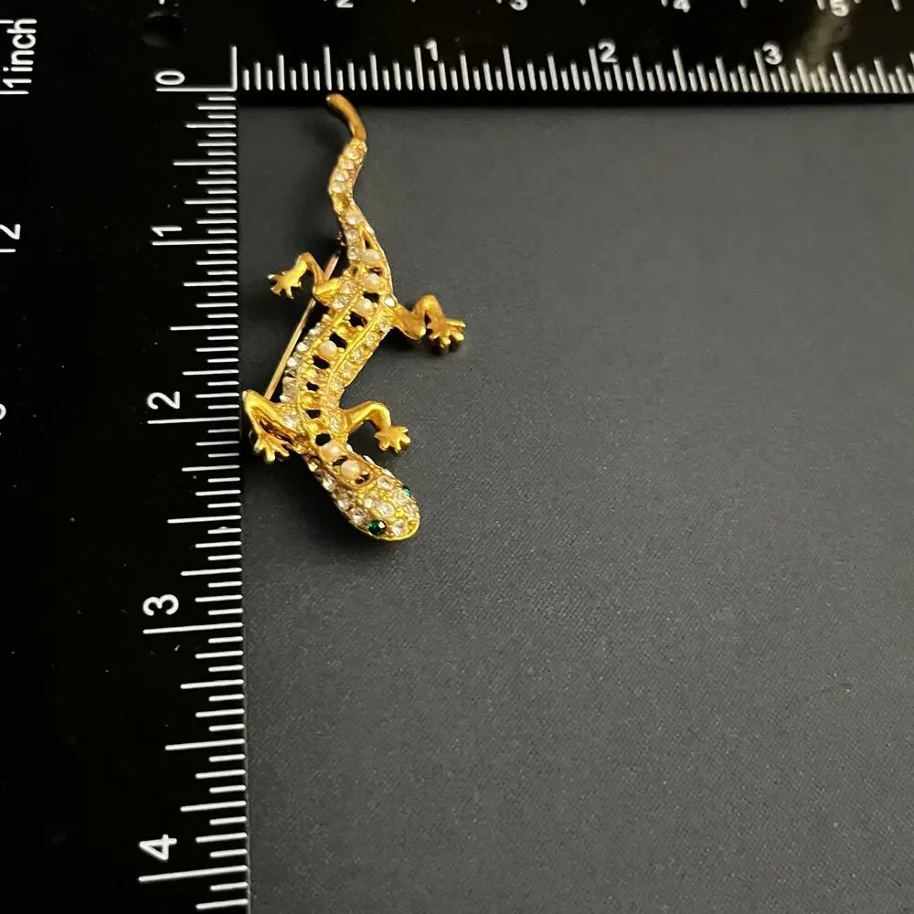 Gold Tone Gecko Lizard Brooch Rhinestone Greeb Eyes Animal Pin Statement‎ 2.75